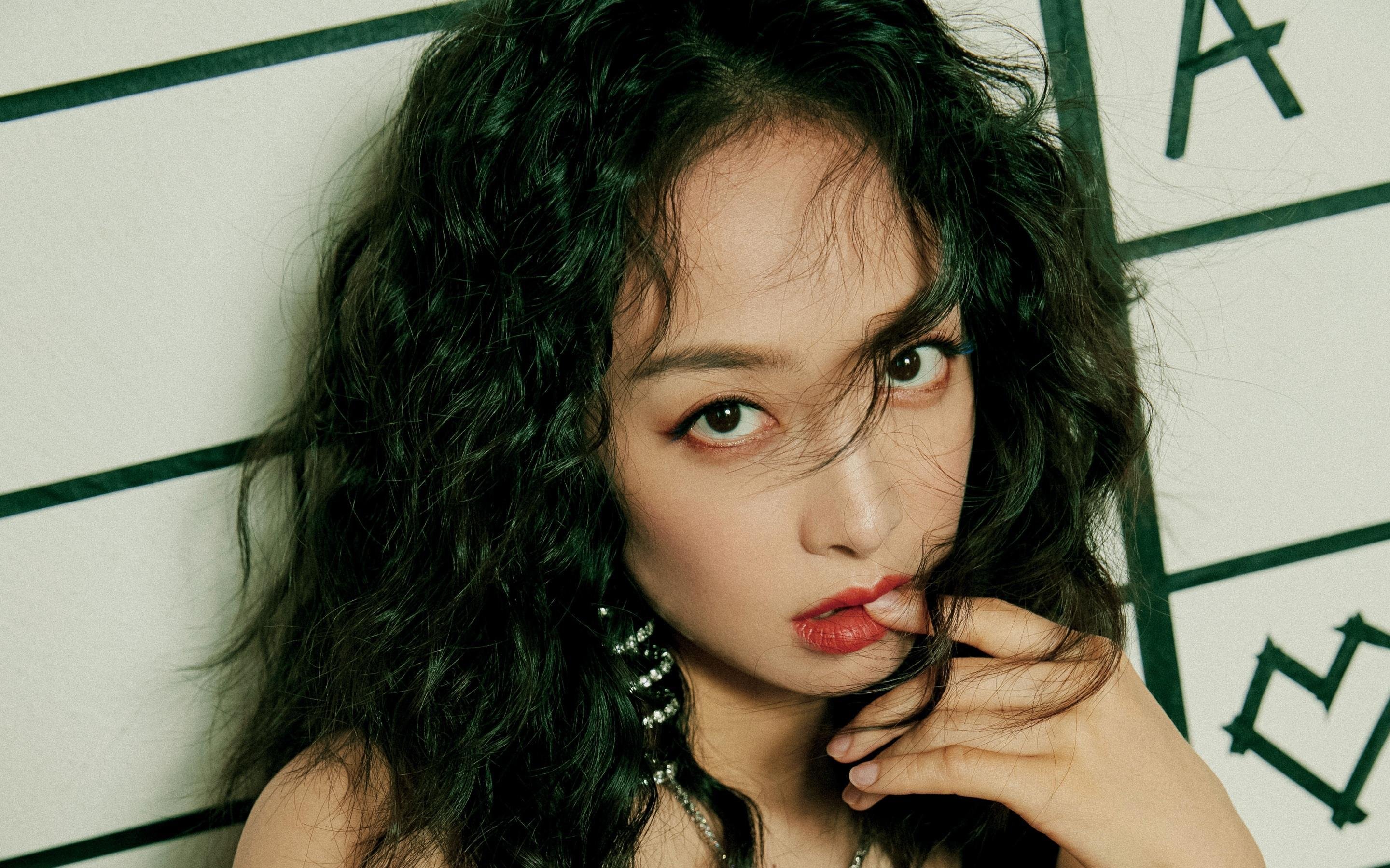 【多角度直播体验】虚拟现实带来沉浸式观赛新玩法，沉浸式虚拟演播室